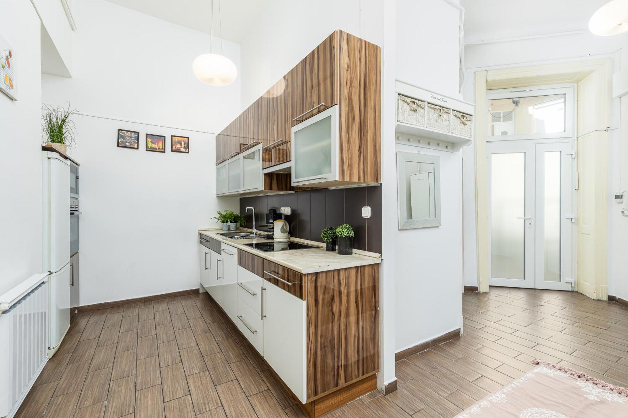 Real Apartments Lovag Βουδαπέστη Εξωτερικό φωτογραφία