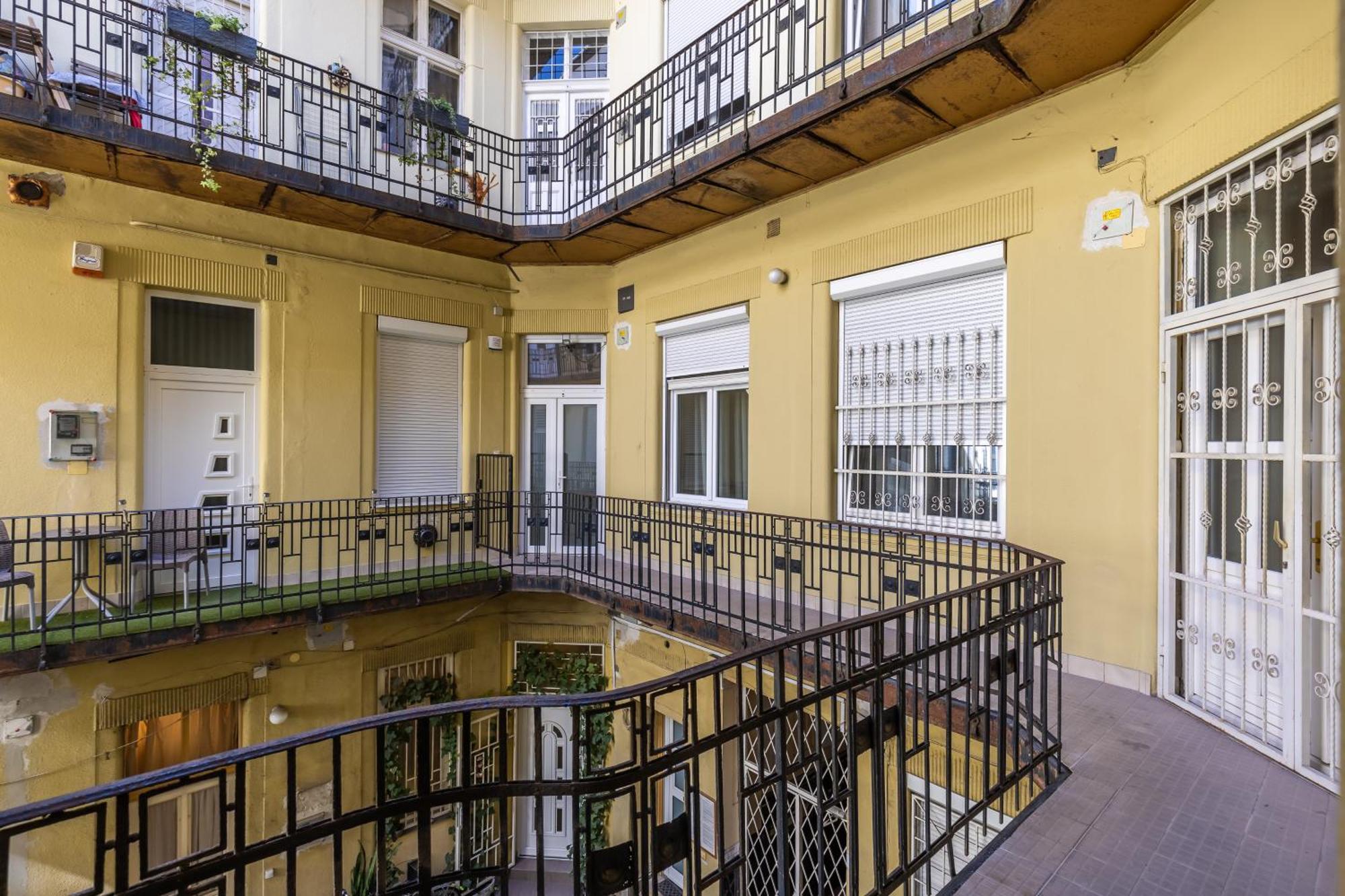 Real Apartments Lovag Βουδαπέστη Εξωτερικό φωτογραφία